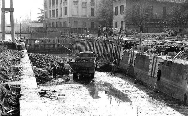 800px-Lavori_di_copertura_dell'Olona_e_di_realizzazione_di_piazza_Carroccio_a_Legnano