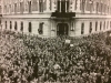 Adunata_davanti_a_palazzo_Malinverni_a_Legnano_durante_il_regime_fascista