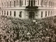 Adunata_davanti_a_palazzo_Malinverni_a_Legnano_durante_il_regime_fascista